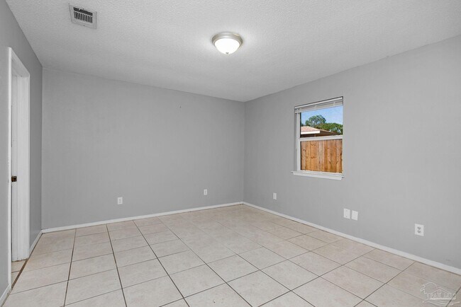 Building Photo - 1555 Green Briar Pkwy