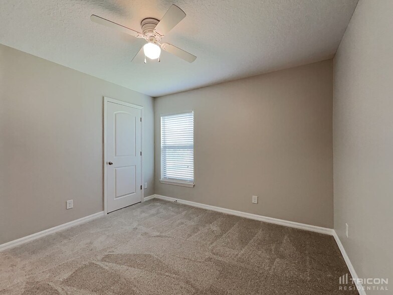 Building Photo - 2463 Winnipeg Dr