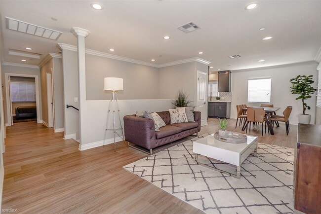 Building Photo - 4 br, 4 bath Duplex - 4508 Esmeralda Stree...