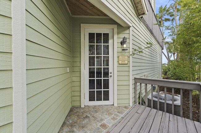 Building Photo - 122 S Lake Dr