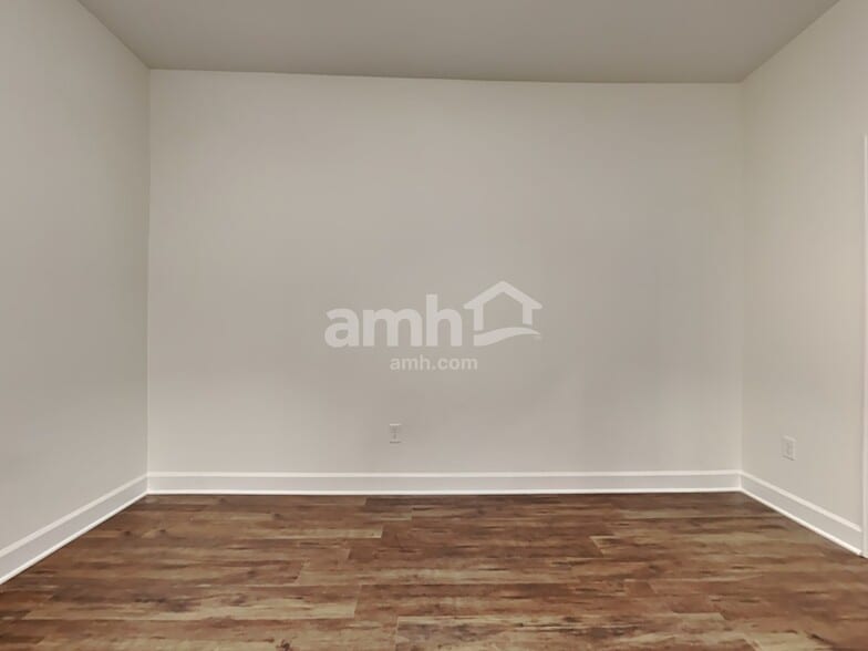 Building Photo - 945 Tan Tara Trl