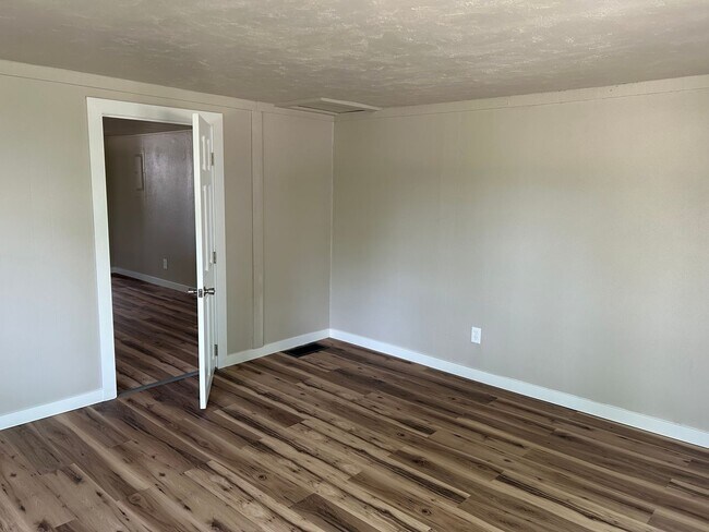 Building Photo - Spacious 3-Bedroom Home for Rent in Evergr...