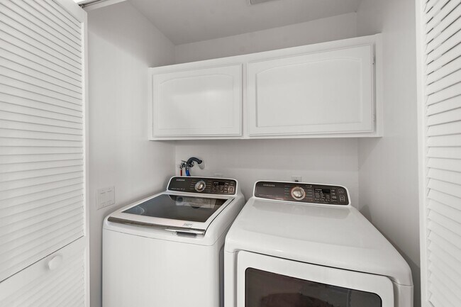 Building Photo - 223 W Avenida Palizada