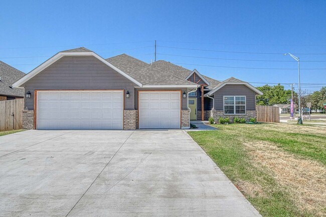 Primary Photo - Beautiful Home in Summit Lakes!