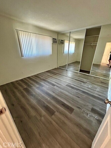 Building Photo - 685 E Vista Chino