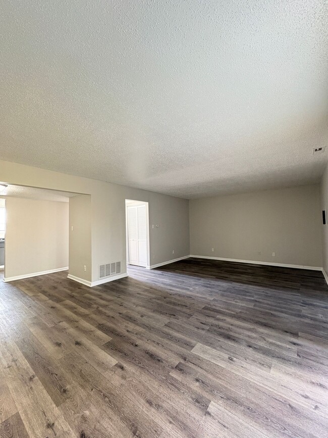 Building Photo - Bellagio West Living I