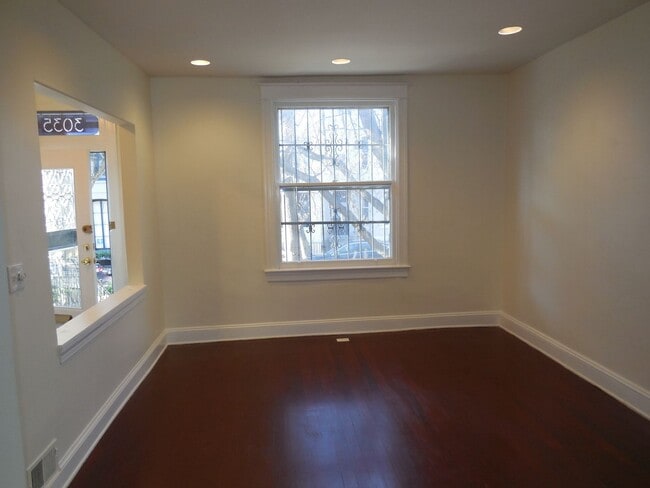 Building Photo - Charming Georgetown Townhouse on a quiet street