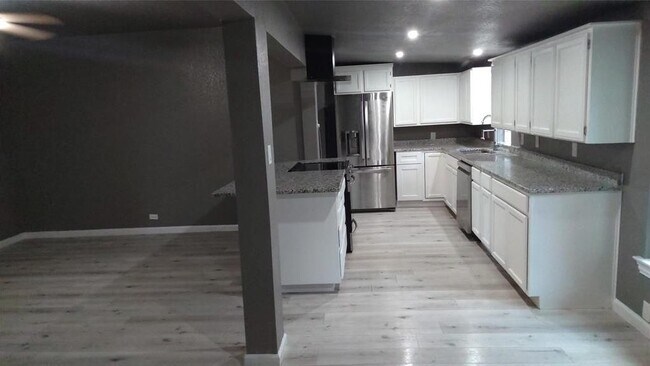 Building Photo - 7366 Meadowbrook Dr
