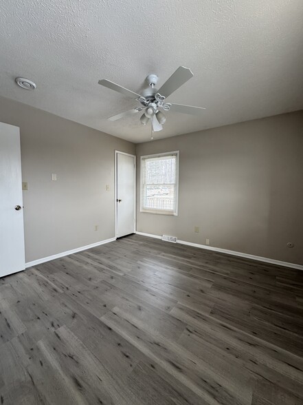 Living room - 211 Dividing Ridge Rd