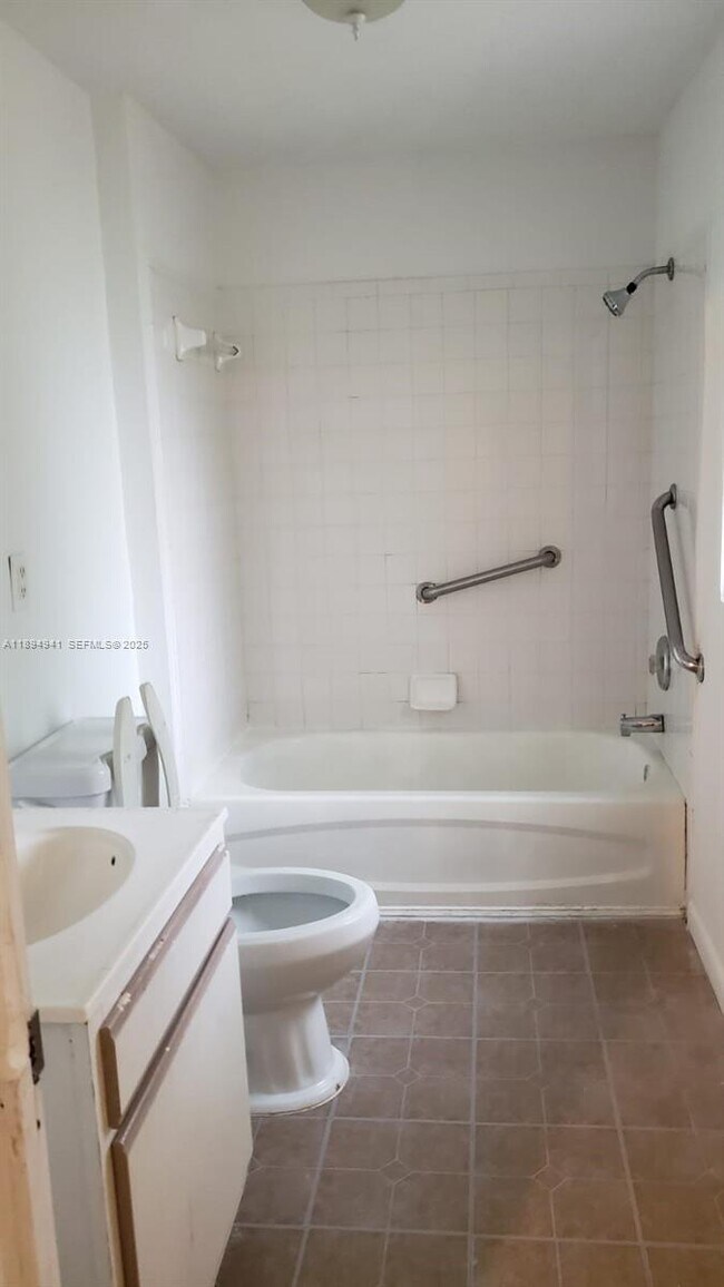 Building Photo - 1517 Logan St