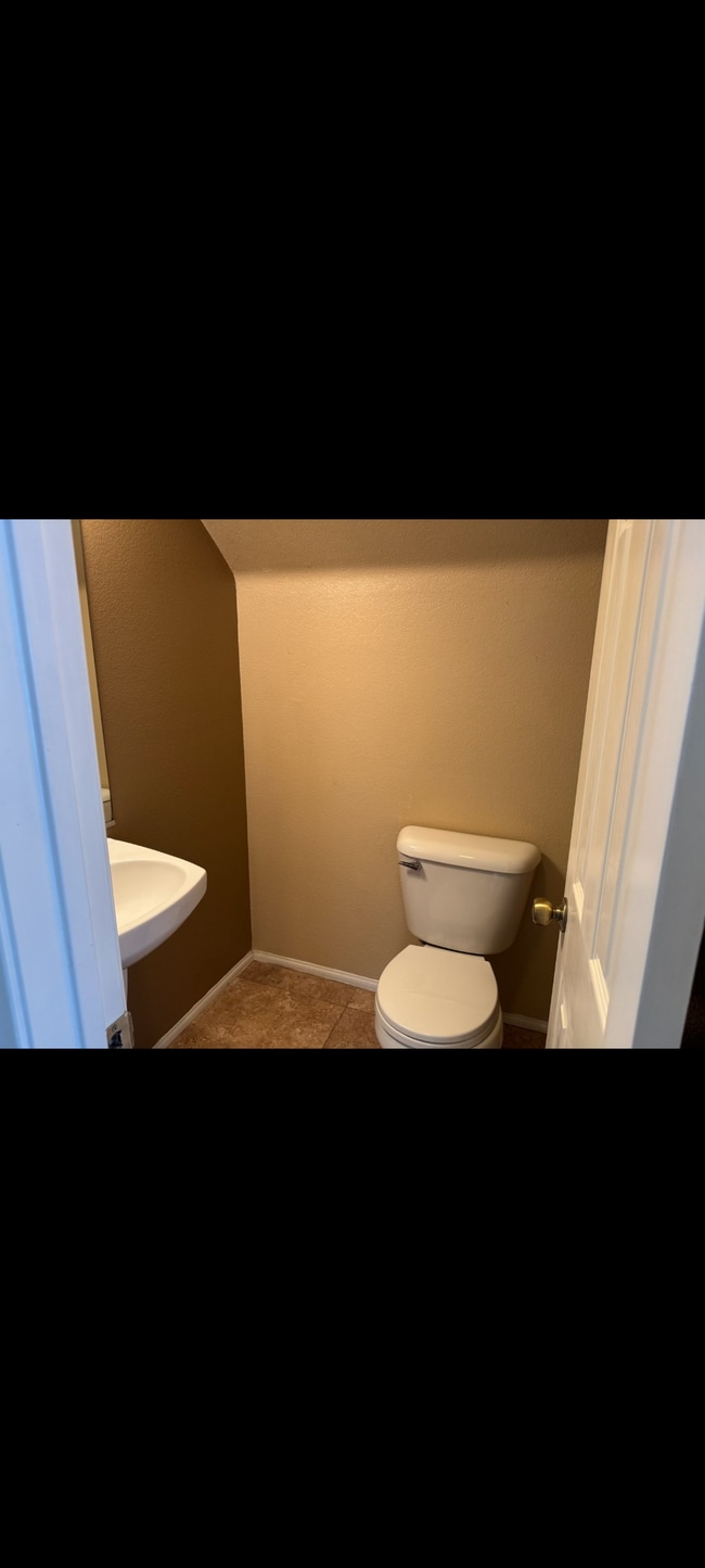 Building Photo - 857 Ballow Wy