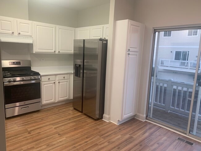 Building Photo - 9403 Harrison St