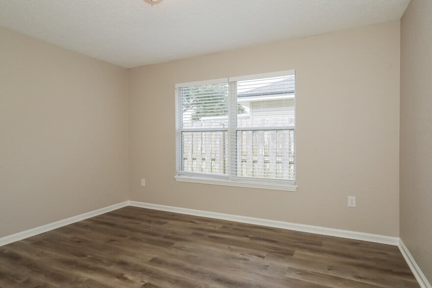 Building Photo - 1306 Ardmore St