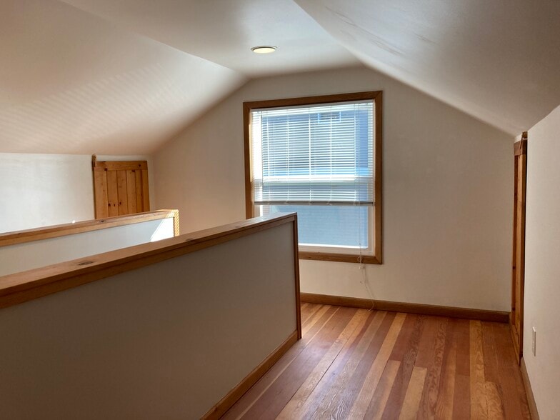 Upstairs hall - 4407 SE Tibbetts St