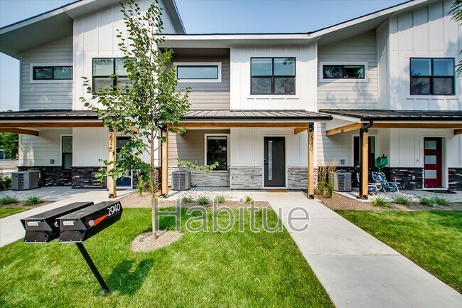 Building Photo - 2940 Davis St