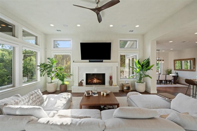 Building Photo - 1002 Meriden Ln