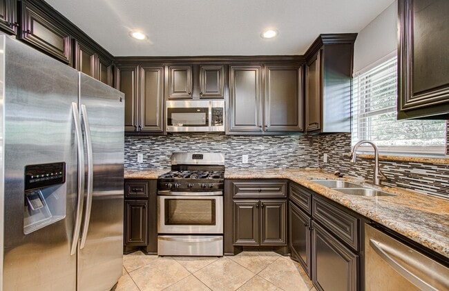Building Photo - 1417 Longhorn Dr