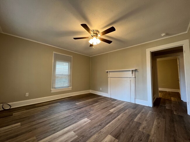 Building Photo - *HOLIDAY MOVE-IN SPECIAL $500 off the firs...