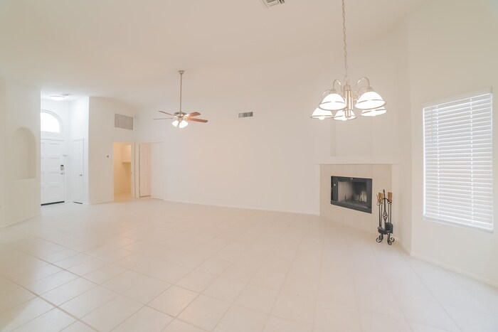 Building Photo - 17404 E Oro Grande Dr