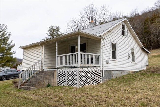 Building Photo - Cozy Living in a Convenient Christiansburg Location