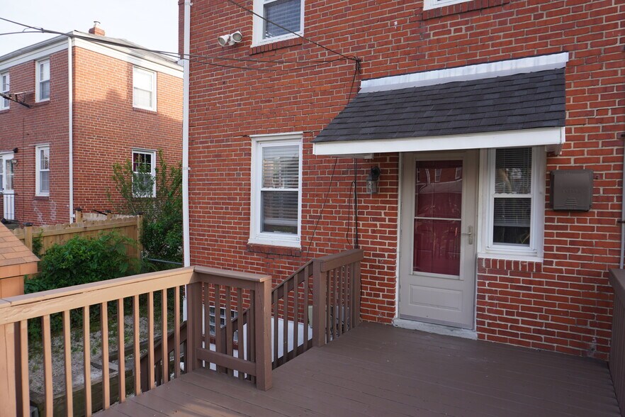 Building Photo - 1710 Weston Ave