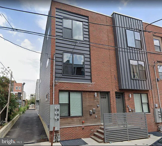 Primary Photo - 1905 E Hagert St