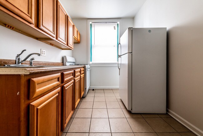 Building Photo - 2900 E 91st St