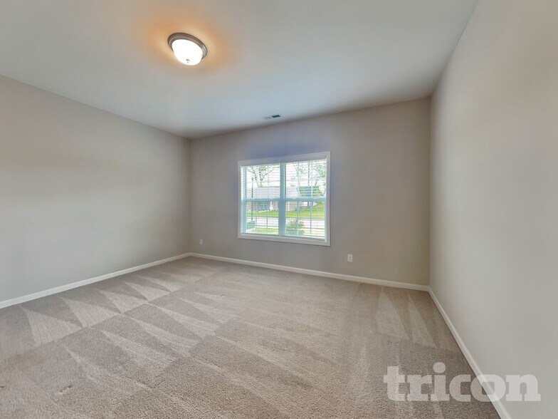 Building Photo - 1008 Cyril Dr