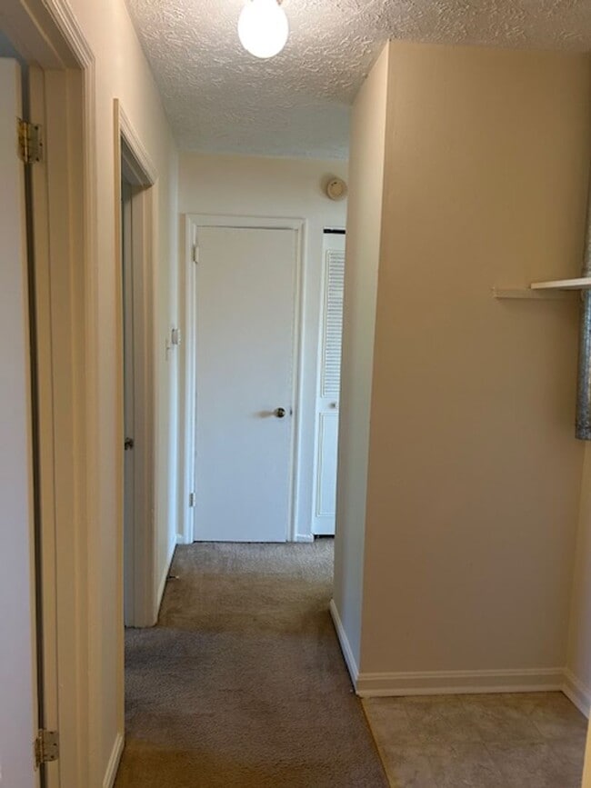 Building Photo - Winburn 2 Bedroom Apartment on 3rd Level  ...