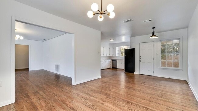 Building Photo - 2801 Perry Ln
