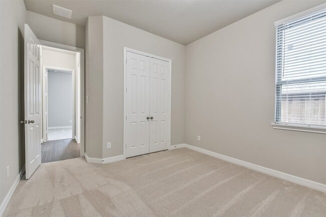 Building Photo - 27124 Regal Scott Dr