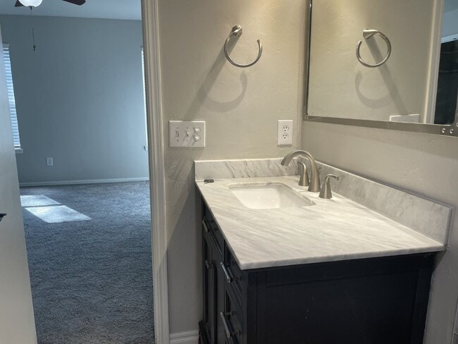 Building Photo - Remodeled home on the heart of Norman!