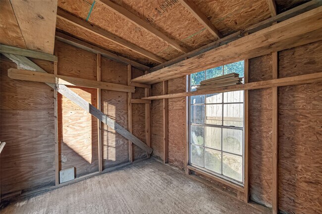 Building Photo - 2103 Woodway Dr