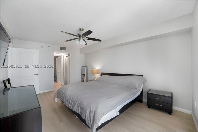 Building Photo - 1200 Brickell Bay Dr