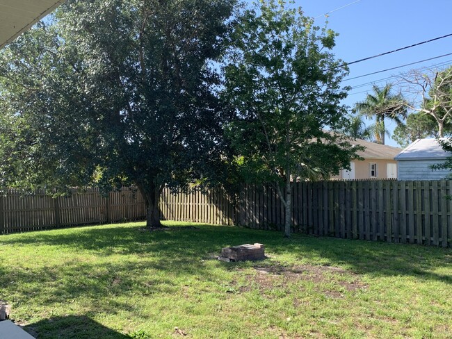 Building Photo - 269 SW Ridgecrest Dr