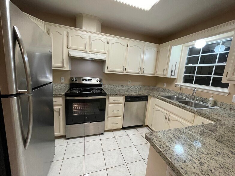 Kitchen - 6800 N 8th St