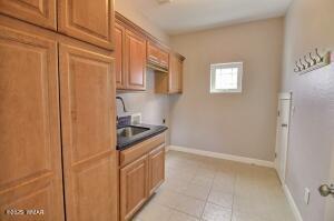 Building Photo - 451 S Rockcreek Dr