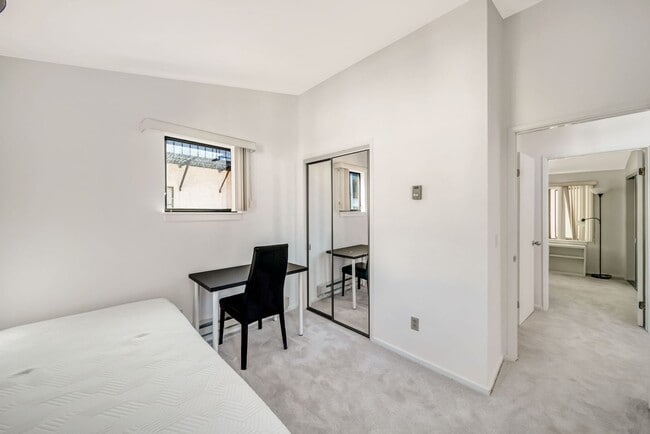 Building Photo - NORTH BERKELEY APARTMENT FOR RENT - $4,800