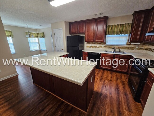 Building Photo - WOW!!! GORGEOUS HOME IN POPULAR CREEKSIDE SUBDIVSION / SWIM / TENNIS / UPGRADES GALLORE