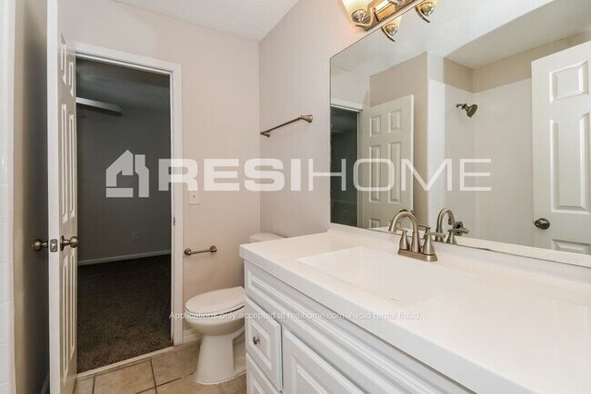 Building Photo - HOME FOR RENT!