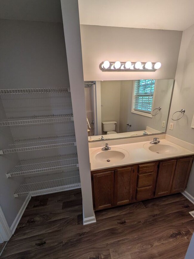 Building Photo - 2BD/1.5BA Townhome At Strawberry Patch in ...
