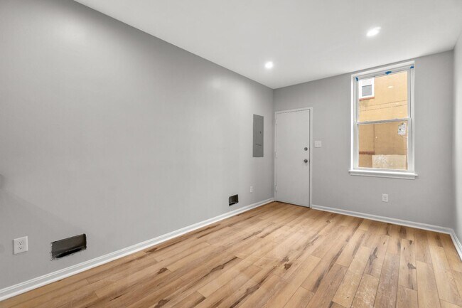 Building Photo - 2526 E Fayette St