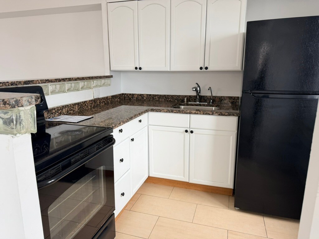 Building Photo - 708 W Bittersweet Pl