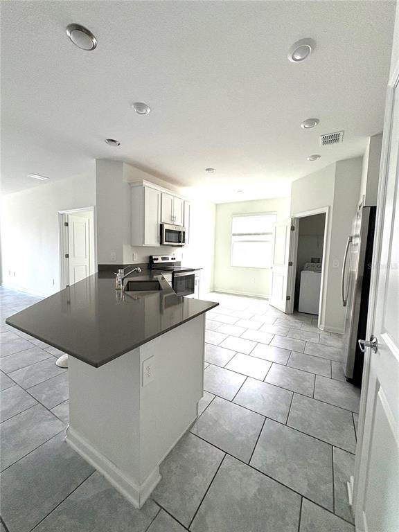 Building Photo - 121 Aces High Ln