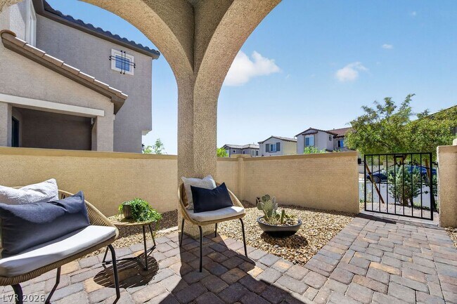 Building Photo - 10662 Carnes Ave