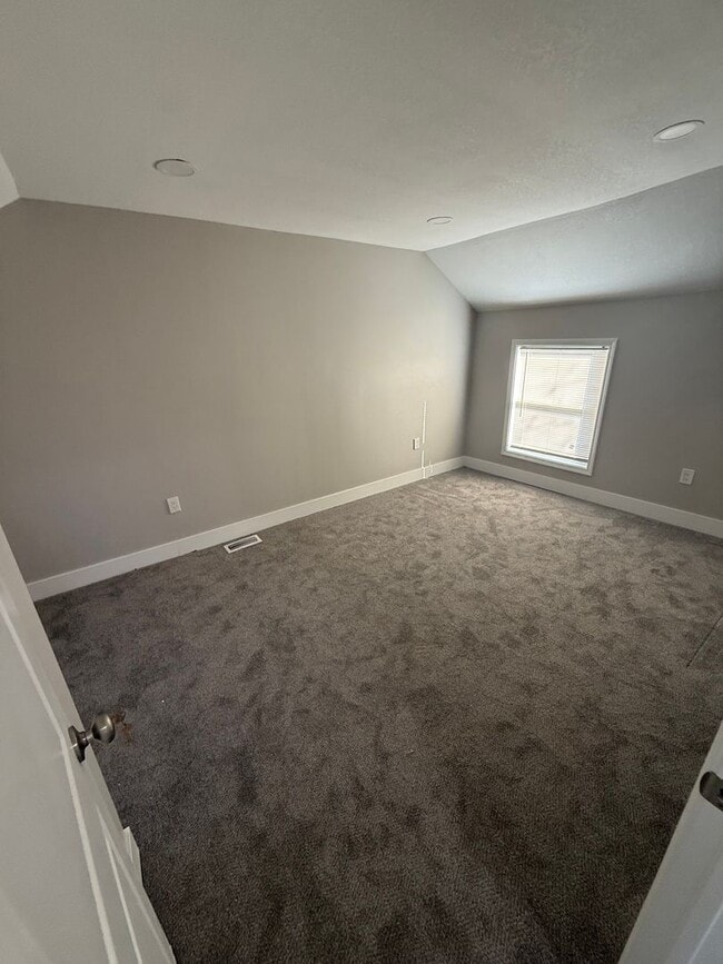 Building Photo - Beautifully Remodeled 3 Bedroom, 3 Bath Home for Rent!