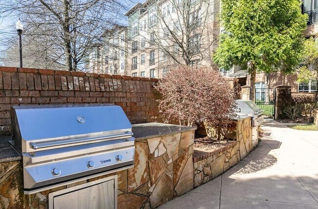 Building Photo - 1000 Ashwood Pkwy