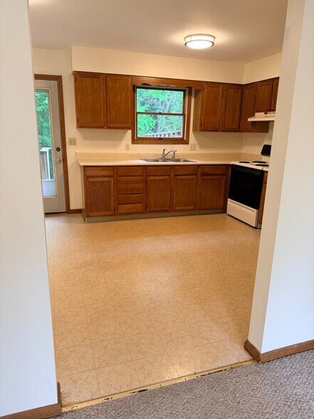 Building Photo - 99 Shirley Cir