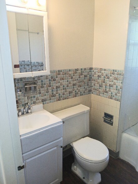 Building Photo - 472 Hoodridge Dr