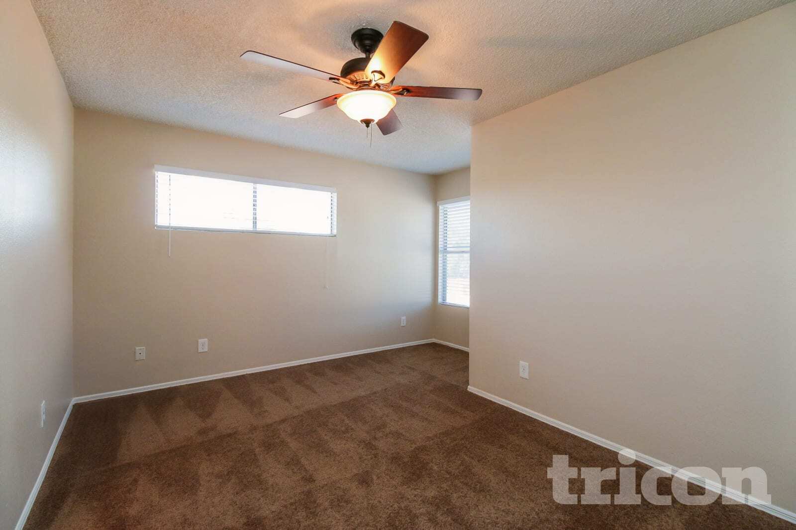 Building Photo - 1406 E Kerry Ln